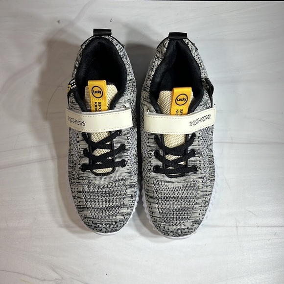 Unbranded Kid’s Sneakers Black/Yellow sz 4 - Picture 5 of 8